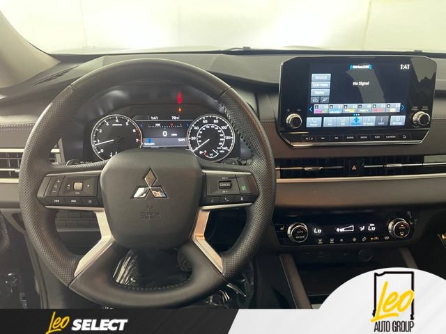 Used 2024 Mitsubishi Outlander SE AWD/4WD image 13