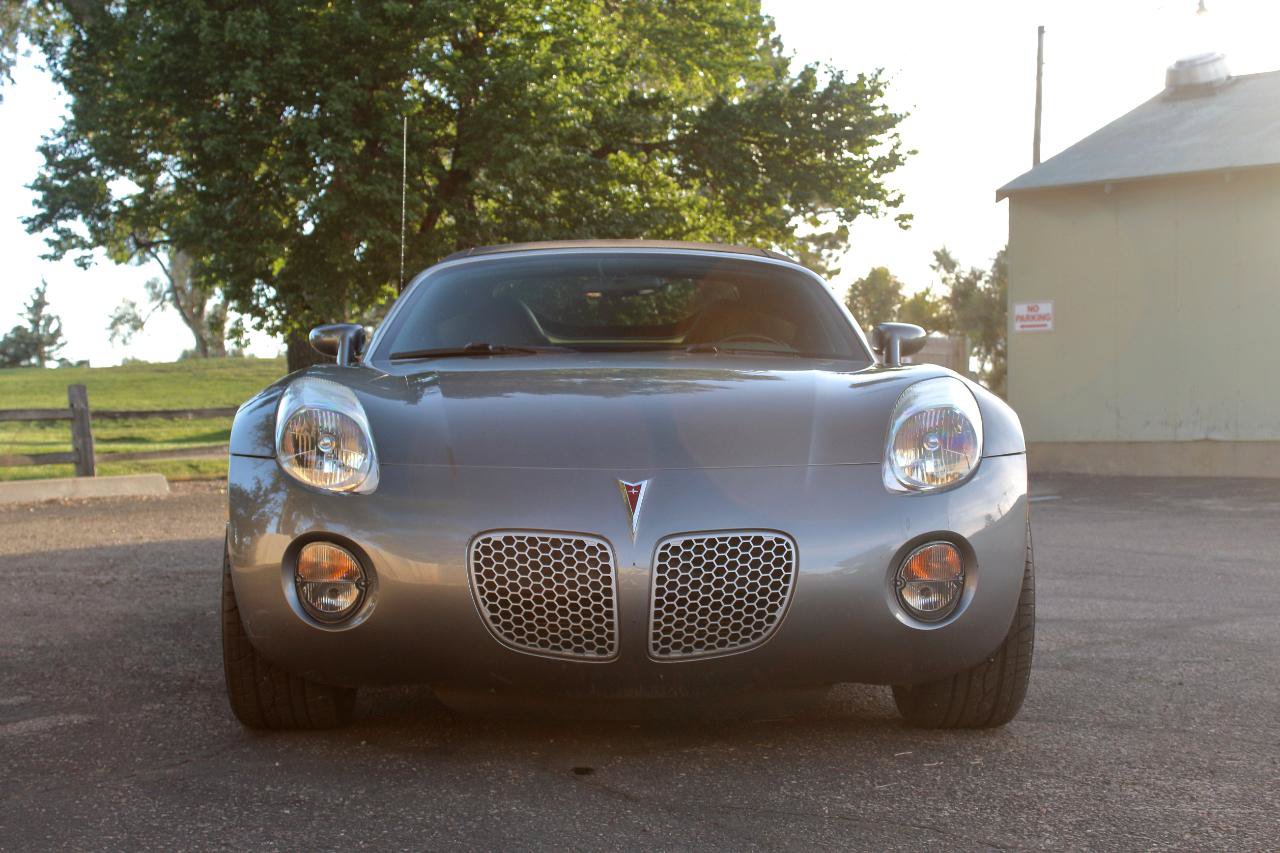 Used 2007 Pontiac Solstice Convertible w/ Premium Package RWD image 4