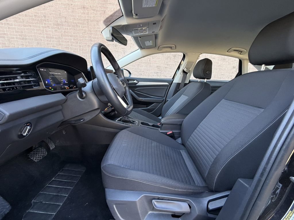 Used 2025 Volkswagen Jetta S image 9
