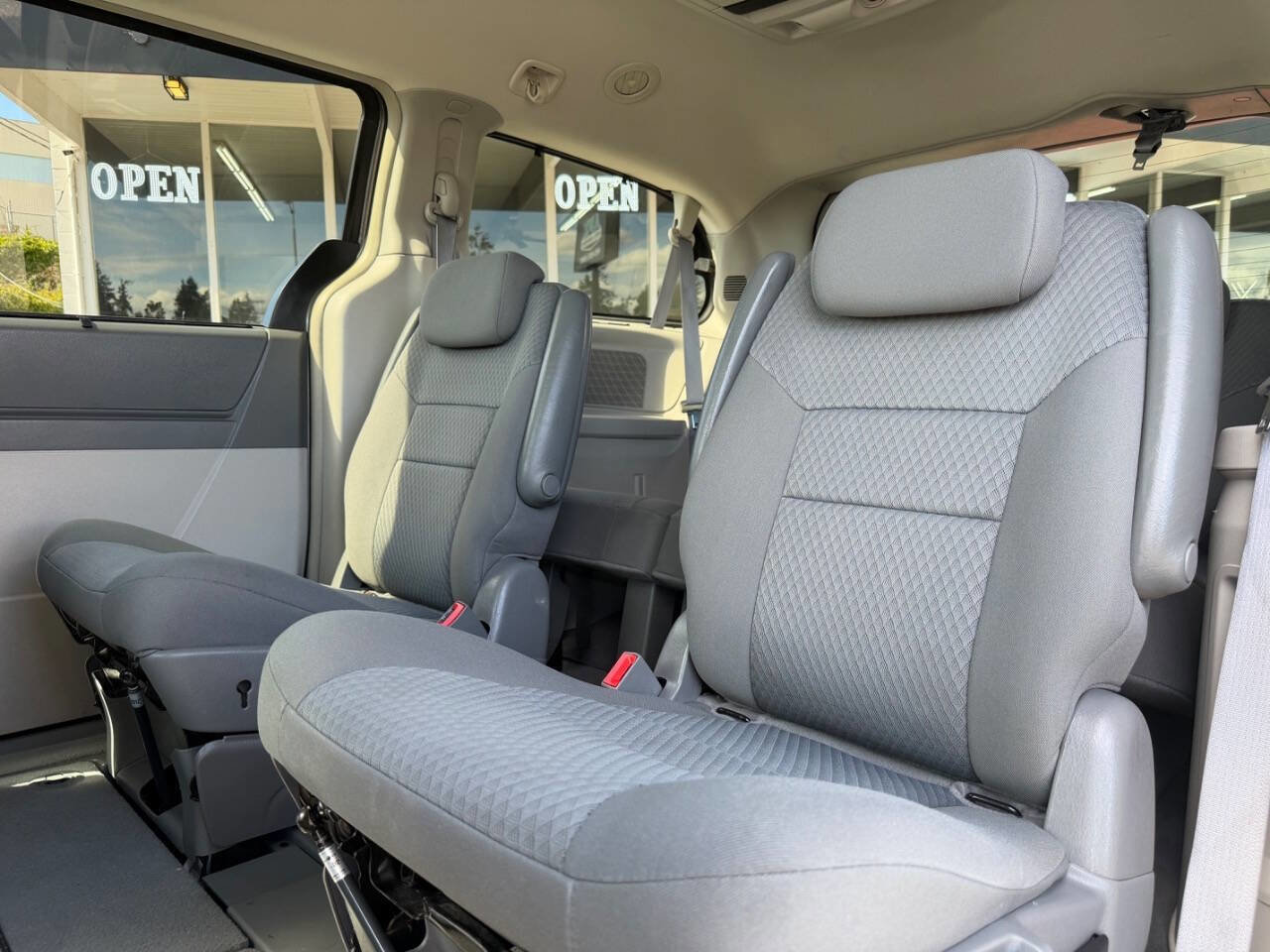 Used 2010 Chrysler Town & Country Touring w/ Entertainment Group #2 image 24