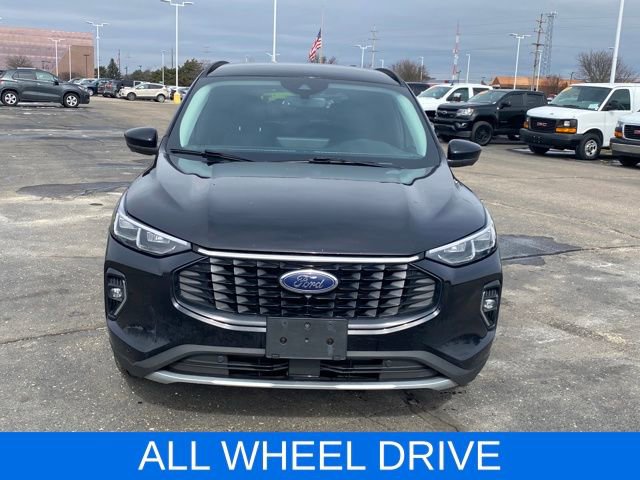 Used 2023 Ford Escape Platinum AWD/4WD image 2