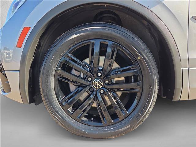 Used 2022 Volkswagen Tiguan SE R-Line FWD image 30