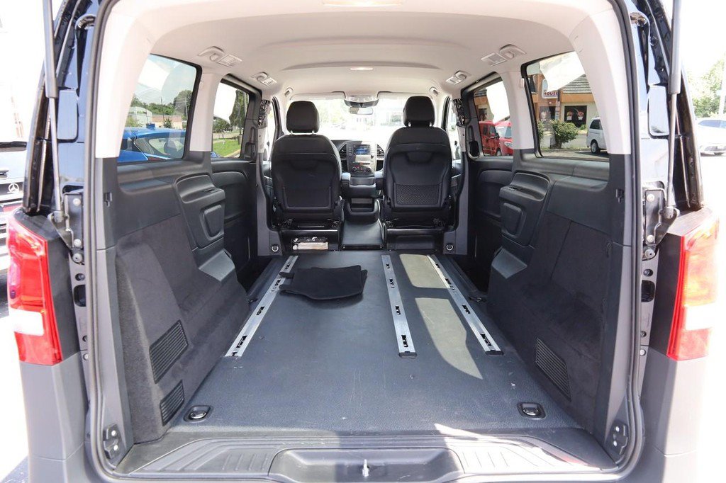 Used 2023 Mercedes-Benz Metris Passenger image 7
