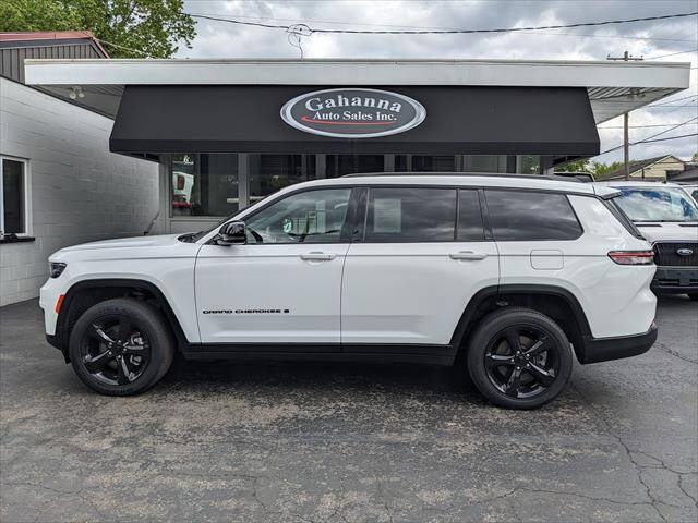 Used 2023 Jeep Grand Cherokee L Laredo AWD/4WD image 2