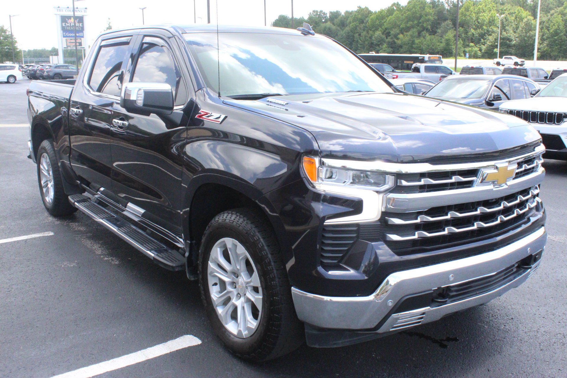 Used 2022 Chevrolet Silverado 1500 LTZ AWD/4WD image 4