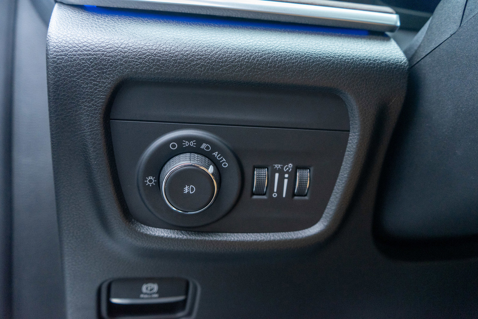 Used 2022 Jeep Grand Cherokee L Summit w/ Luxury Tech Group V image 17