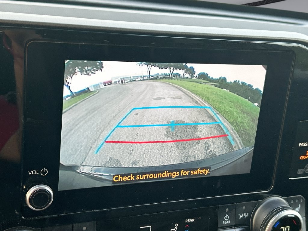 Used 2024 Toyota Highlander XLE FWD image 24