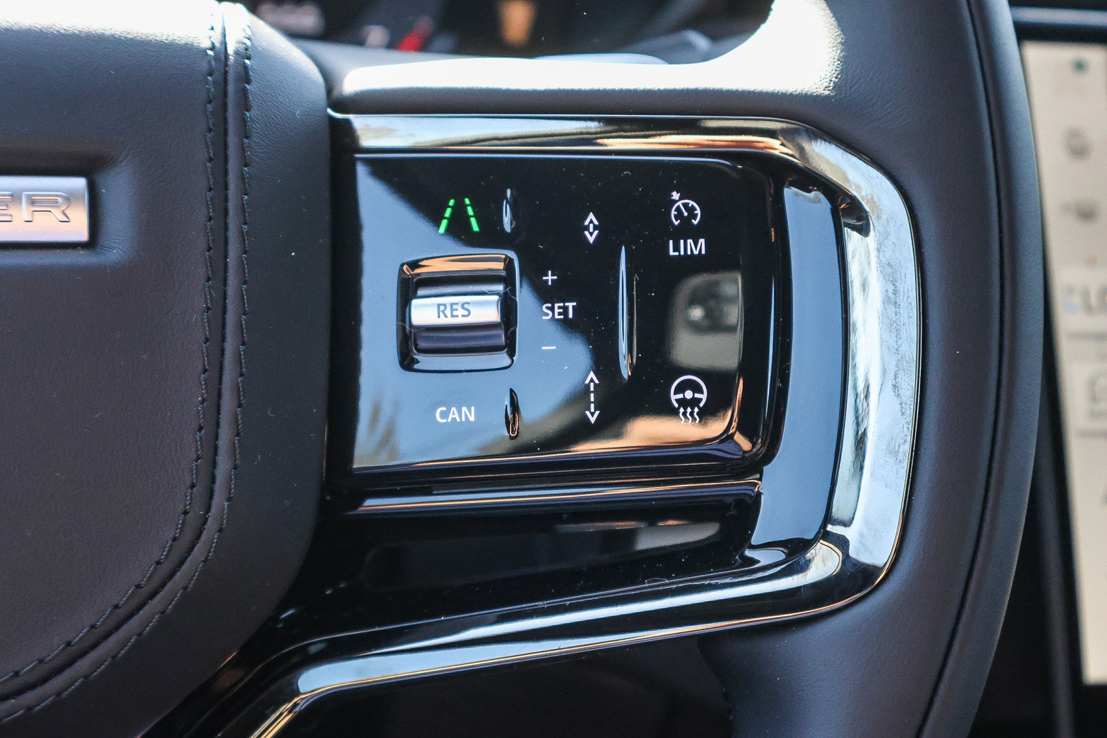 New 2026 Land Rover Range Rover Velar S AWD/4WD image 34