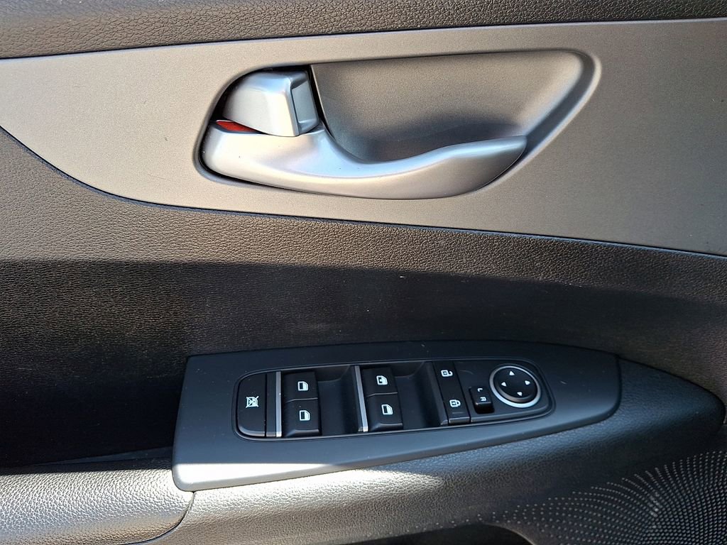 Used 2019 Kia Forte LXS FWD image 14