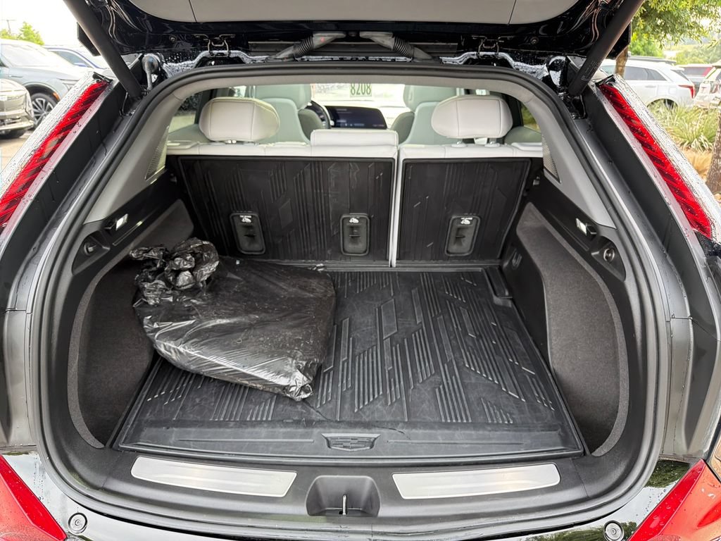 Certified 2025 Cadillac Optiq Sport 1 w/ LPO, Floor Liner Package AWD/4WD image 44