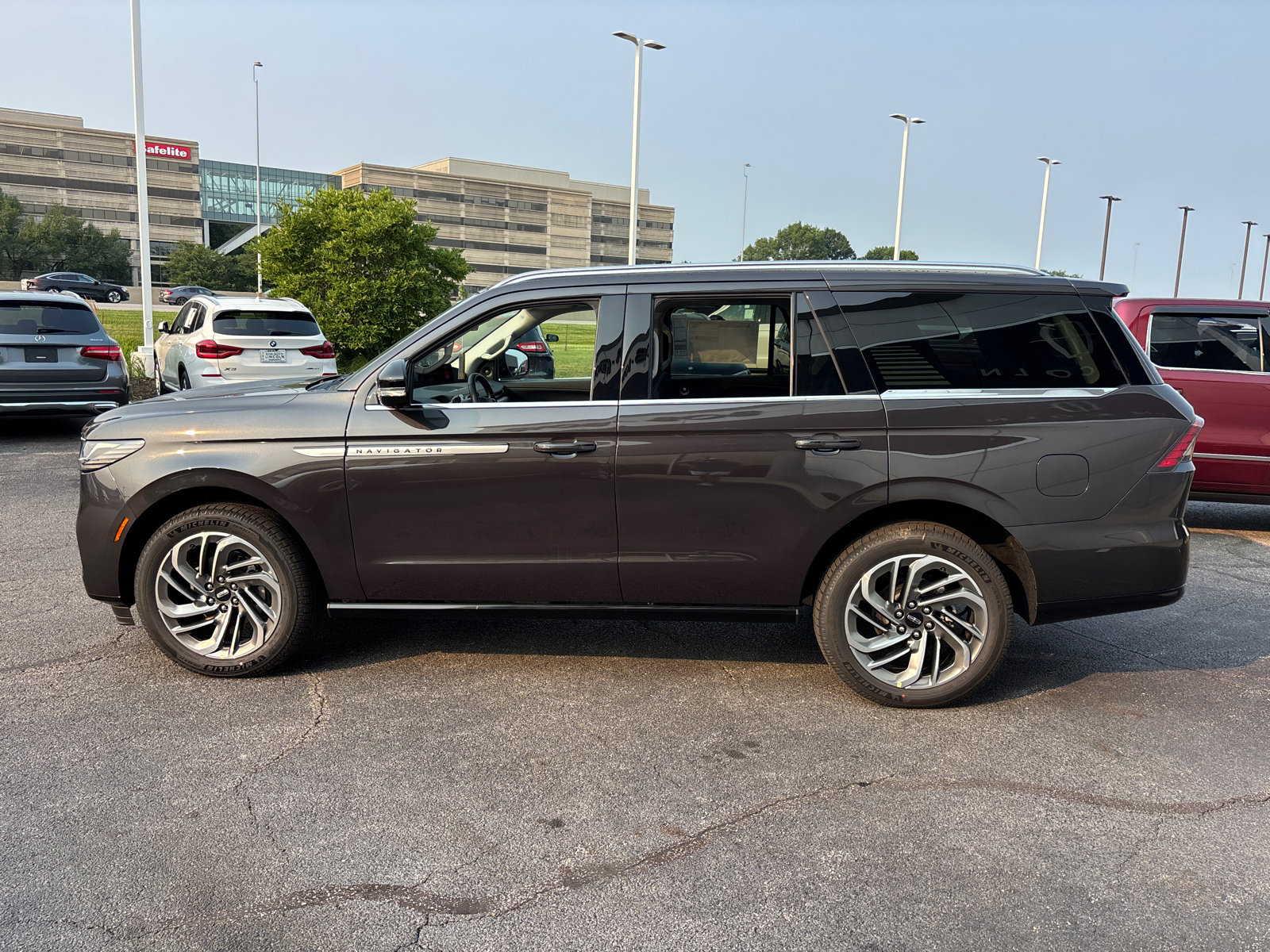 New 2027 Lincoln Navigator Reserve AWD/4WD image 4