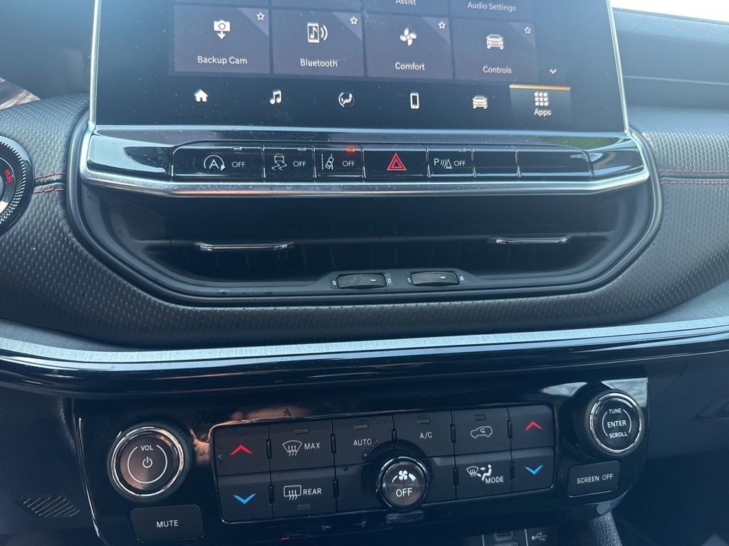 Used 2025 Jeep Compass Trailhawk image 32