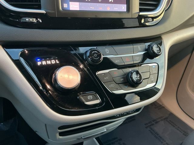 Used 2024 Chrysler Voyager LX image 15