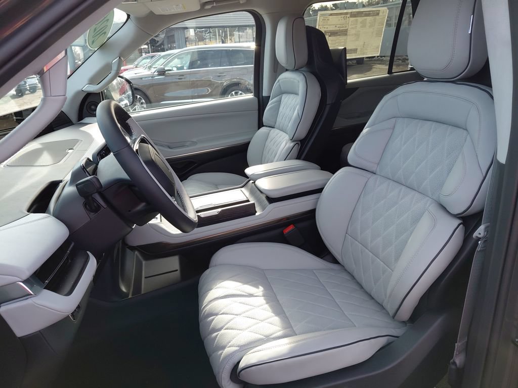 New 2026 Lincoln Navigator Black Label AWD/4WD image 14