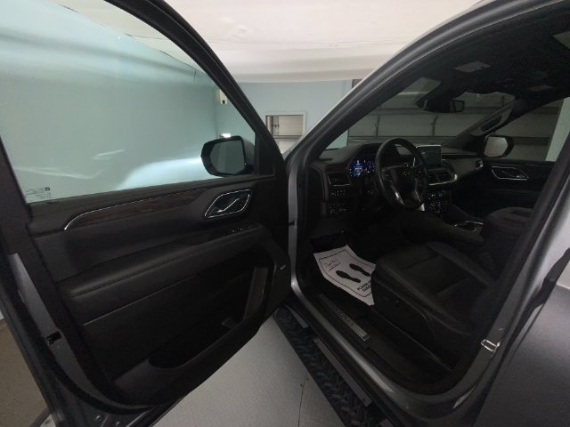 Used 2023 Chevrolet Suburban Z71 w/ Luxury Package AWD/4WD image 11