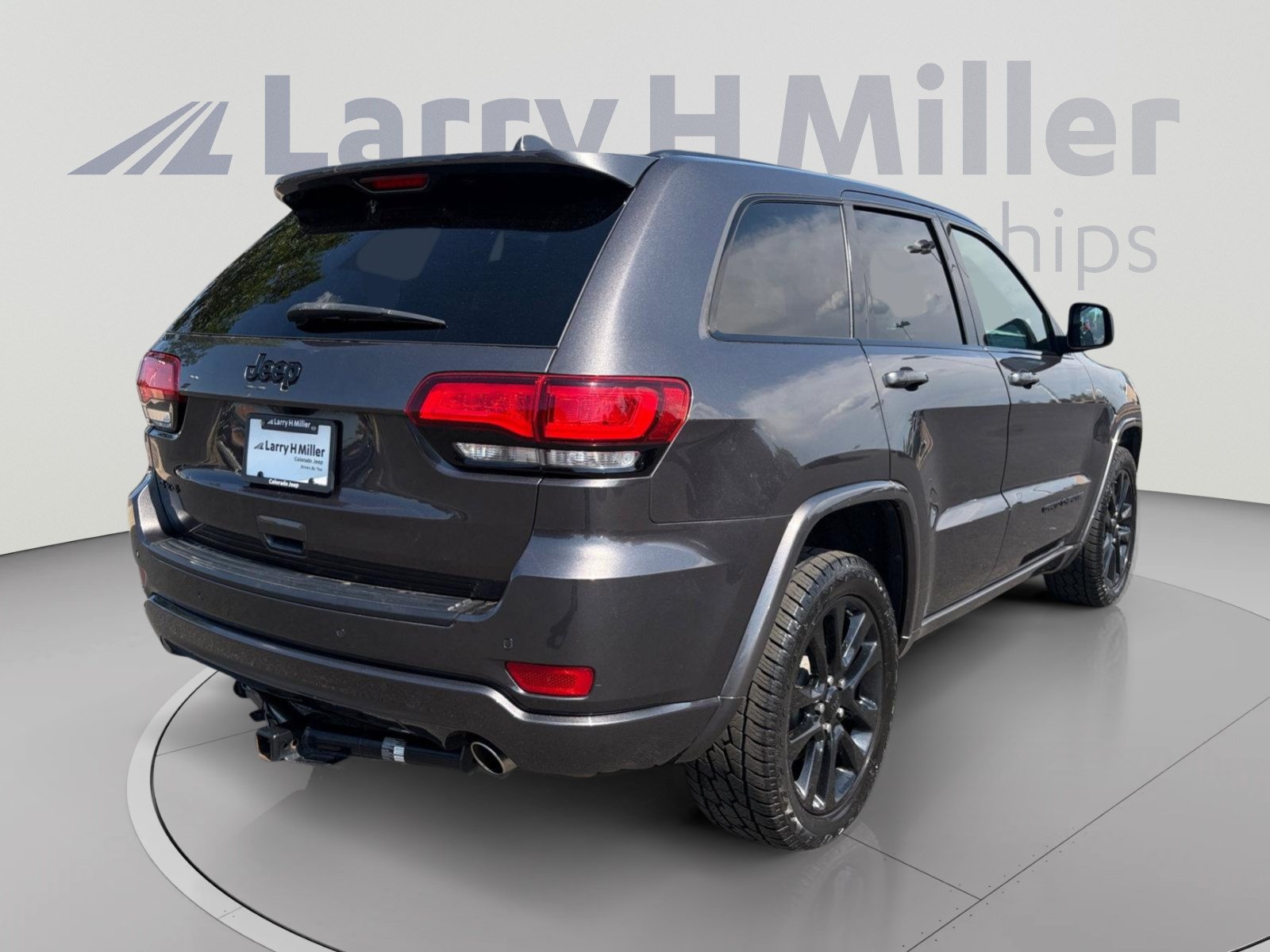 Used 2019 Jeep Grand Cherokee Altitude AWD/4WD image 5