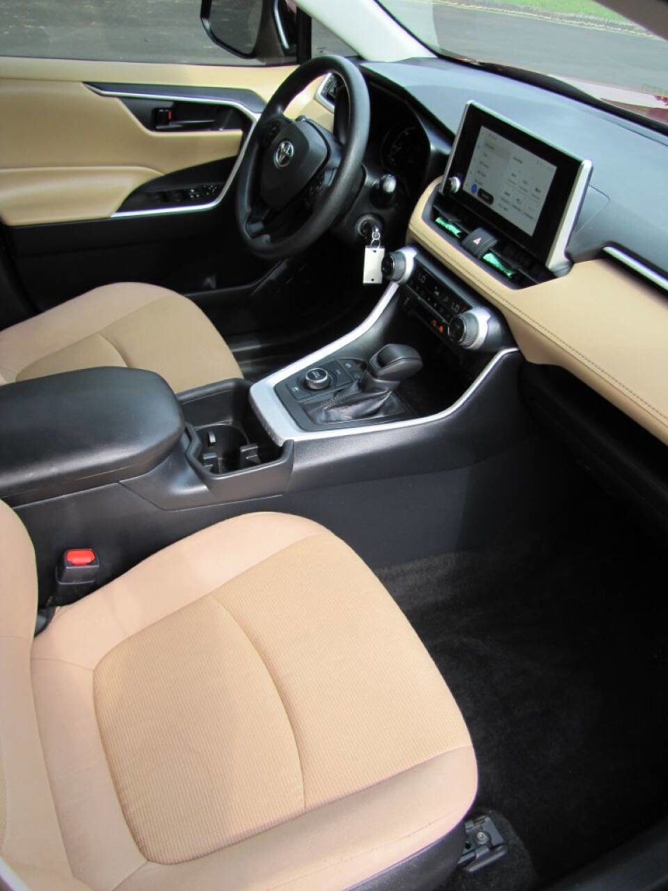 Used 2024 Toyota RAV4 LE image 25