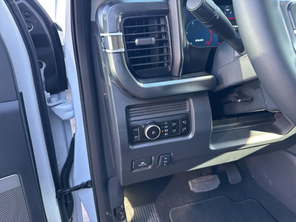 Used 2026 Ford F450 Lariat w/ FX4 Off-Road Package AWD/4WD image 26