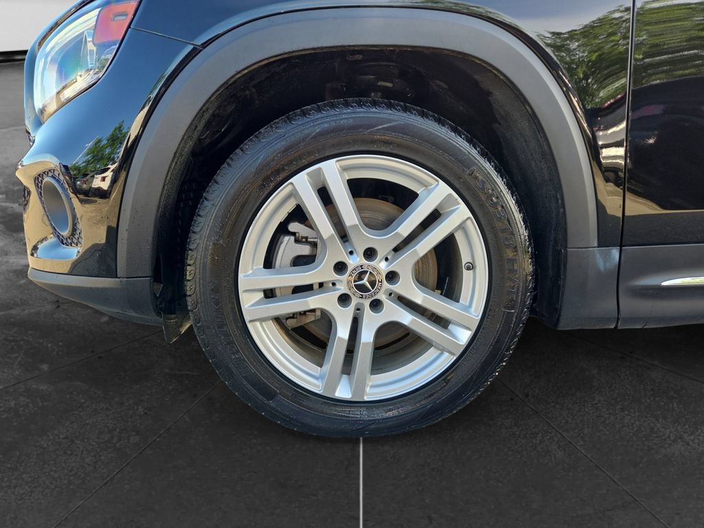 Used 2023 Mercedes-Benz GLB 250 4MATIC w/ Premium Package image 12
