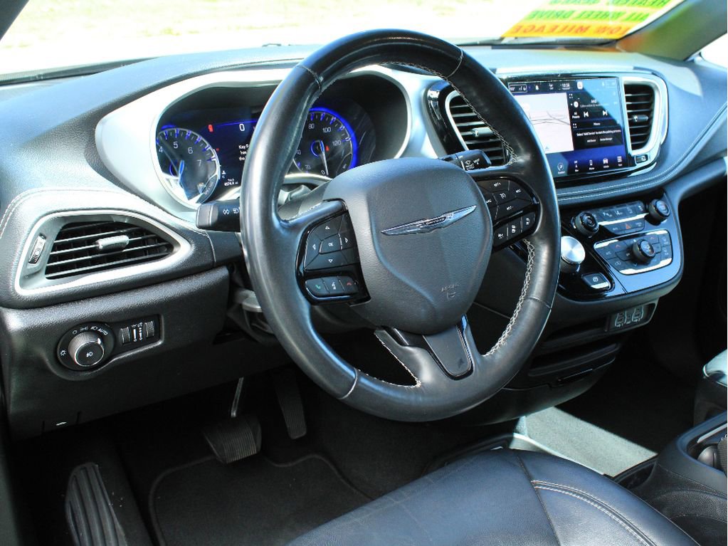 Used 2021 Chrysler Pacifica Touring-L w/ Premium & Safety Sphere Group AWD/4WD image 12