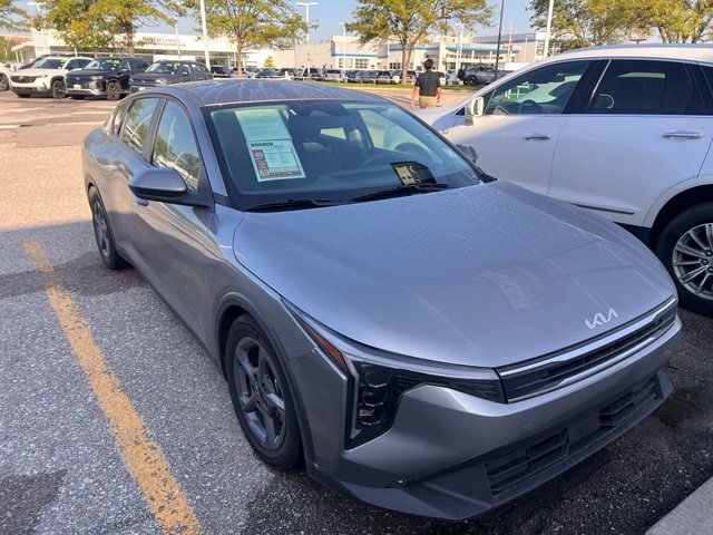 Used 2025 Kia K4 FWD image 1