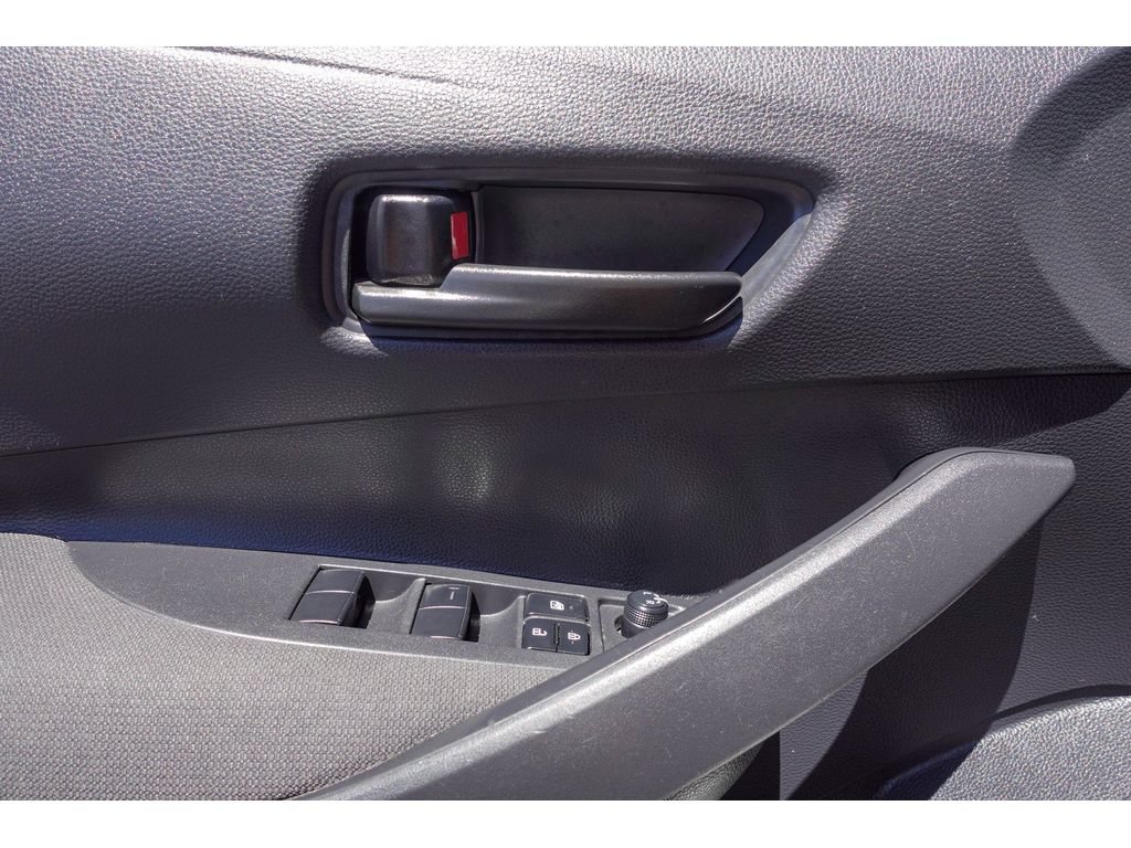Used 2025 Toyota Corolla LE FWD image 12