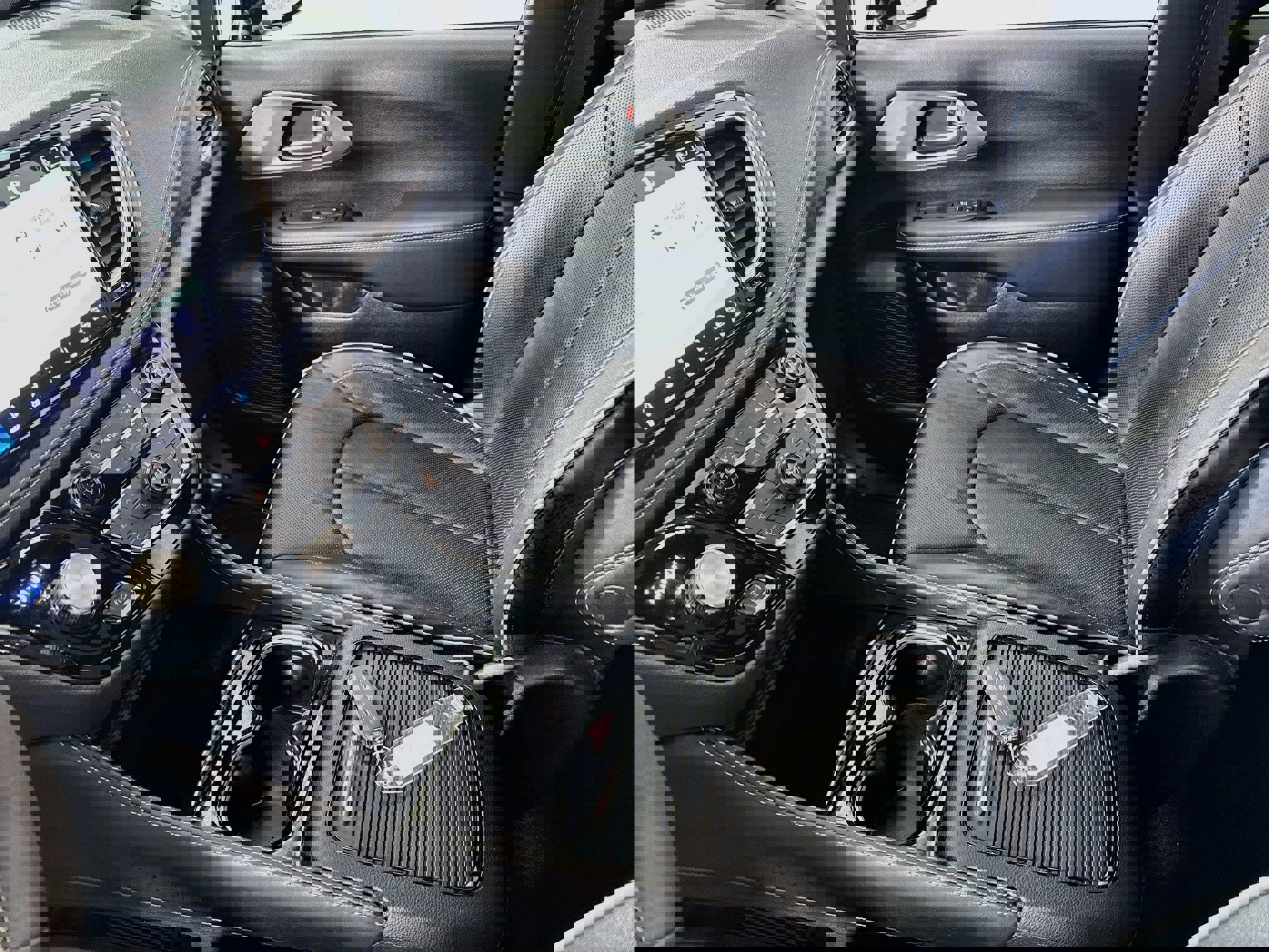 Used 2023 Chrysler Pacifica Limited w/ Uconnect Theater Family Group FWD image 24