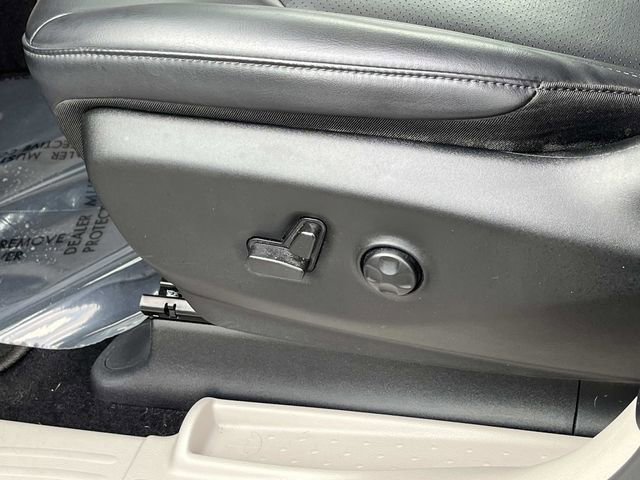 Used 2023 Chrysler Pacifica Touring-L AWD/4WD image 30