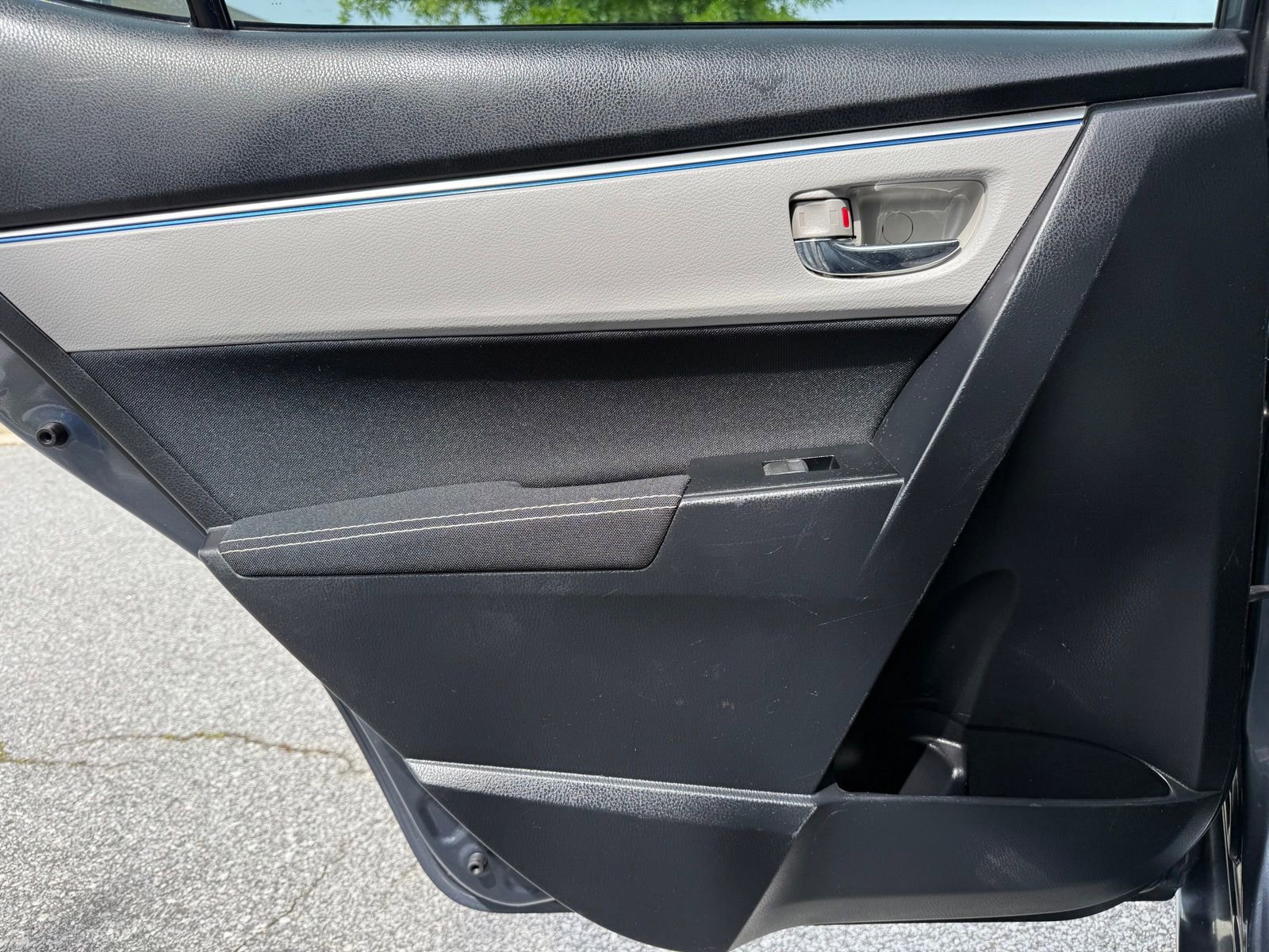 Used 2015 Toyota Corolla LE FWD image 39