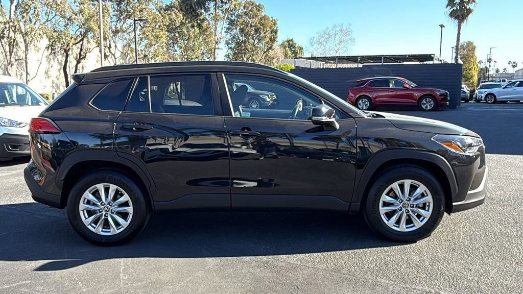 Used 2023 Toyota Corolla Cross LE image 2