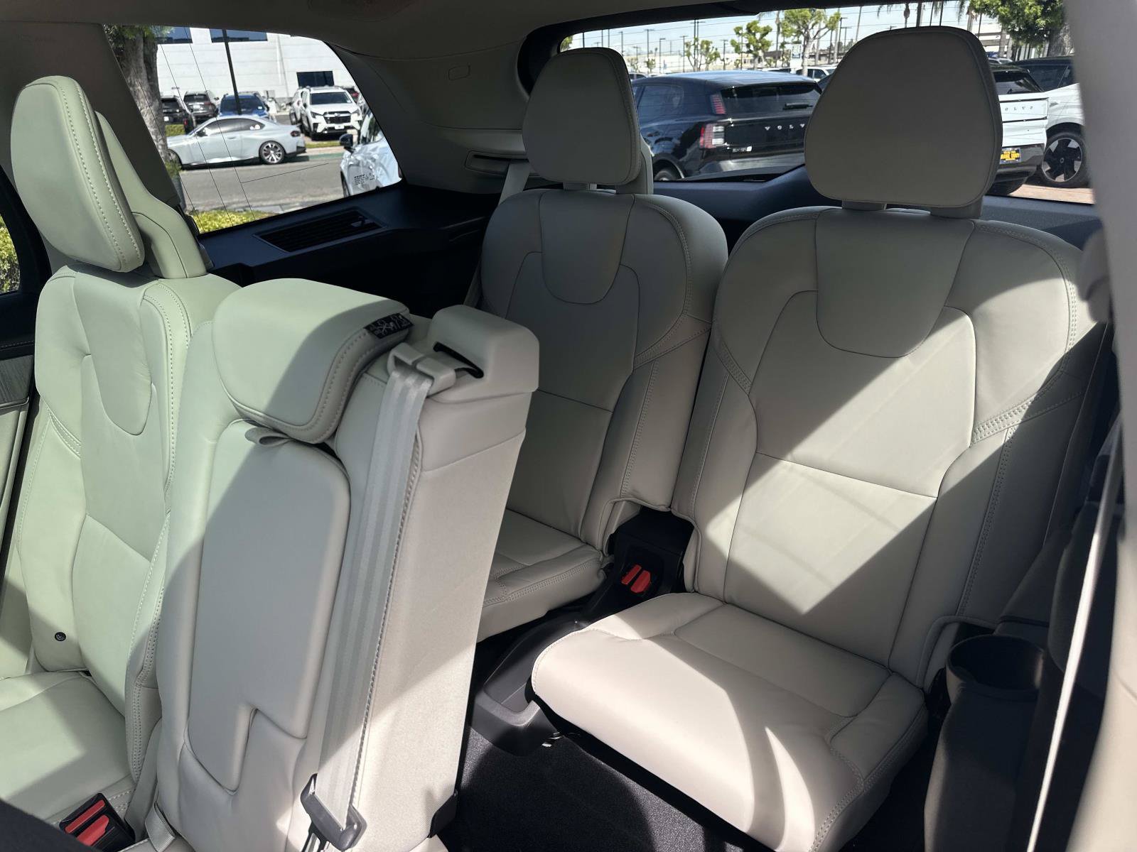 New 2026 Volvo XC90 T8 Ultra w/ Protection Package Premier AWD/4WD image 18