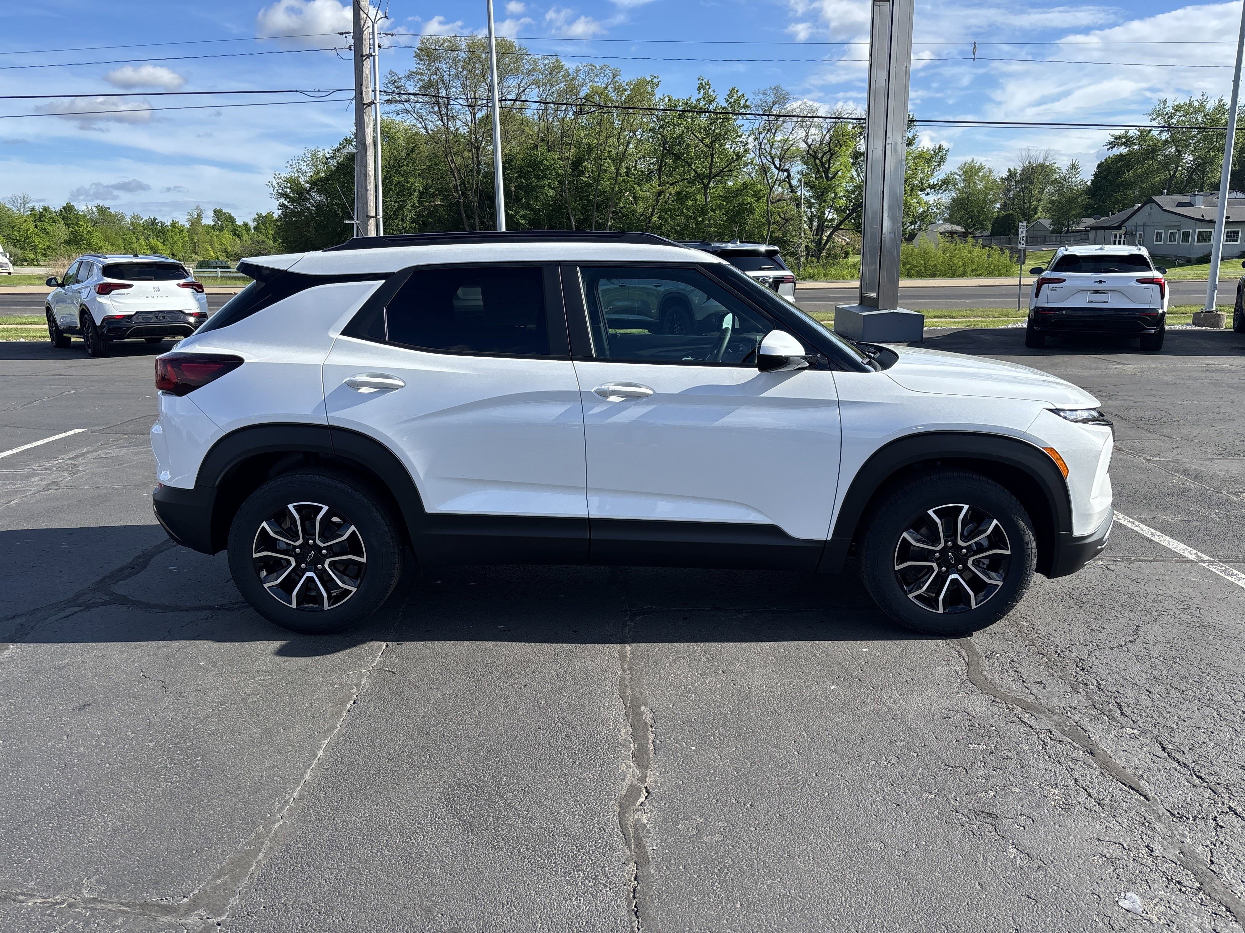 New 2025 Chevrolet TrailBlazer ACTIV w/ Convenience Package image 2