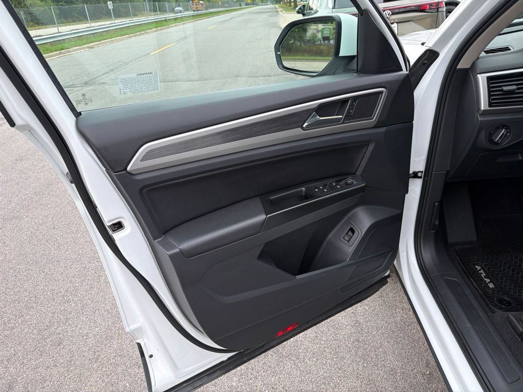 Used 2021 Volkswagen Atlas SEL AWD/4WD image 18