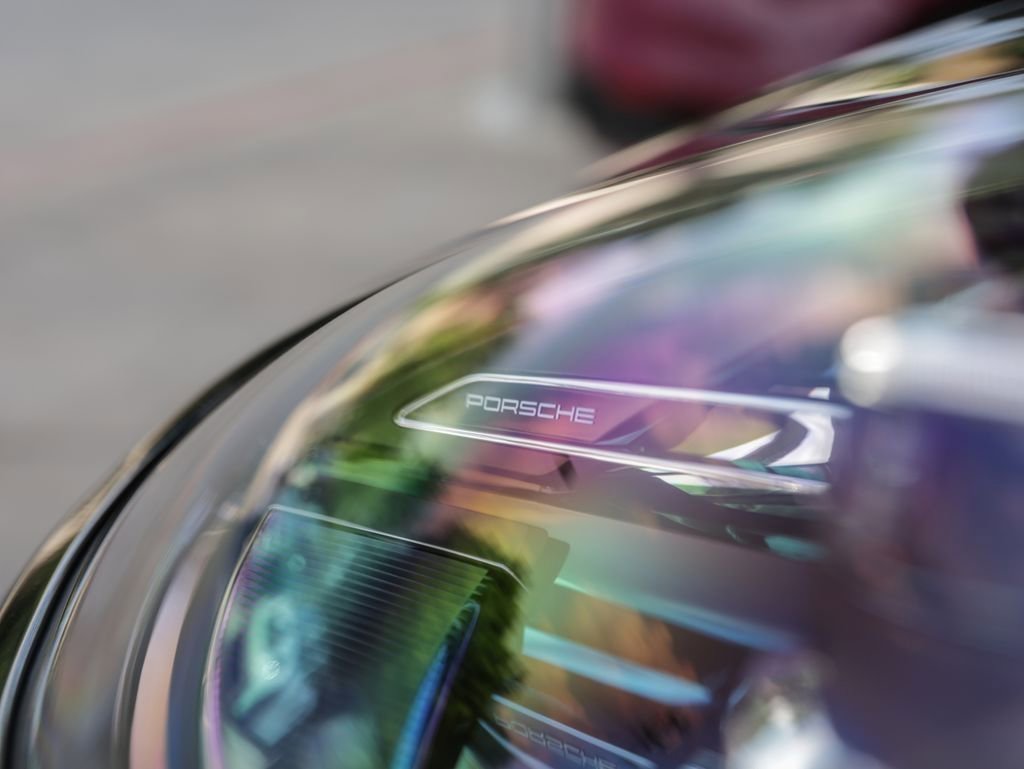 Certified 2025 Porsche Macan image 12