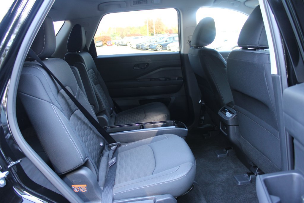 Used 2025 Nissan Pathfinder SV w/ SV Premium Package AWD/4WD image 15