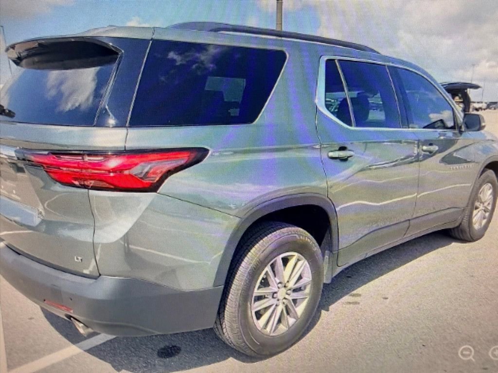Used 2022 Chevrolet Traverse LT FWD image 3