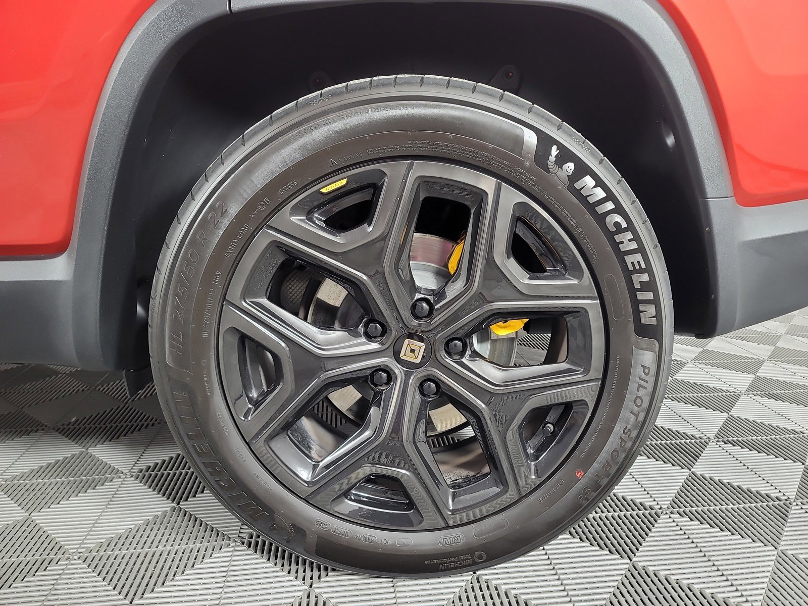 Used 2024 Rivian R1S Adventure image 10