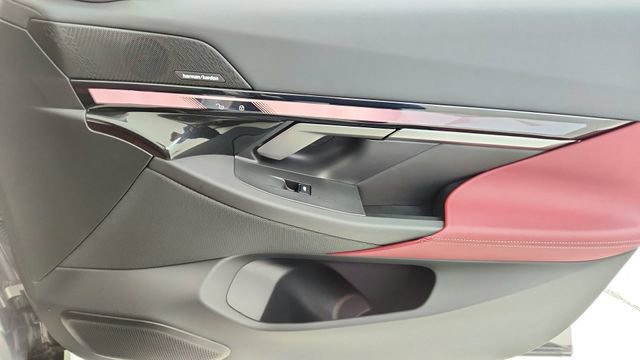 Used 2025 BMW i5 xDrive40 image 24