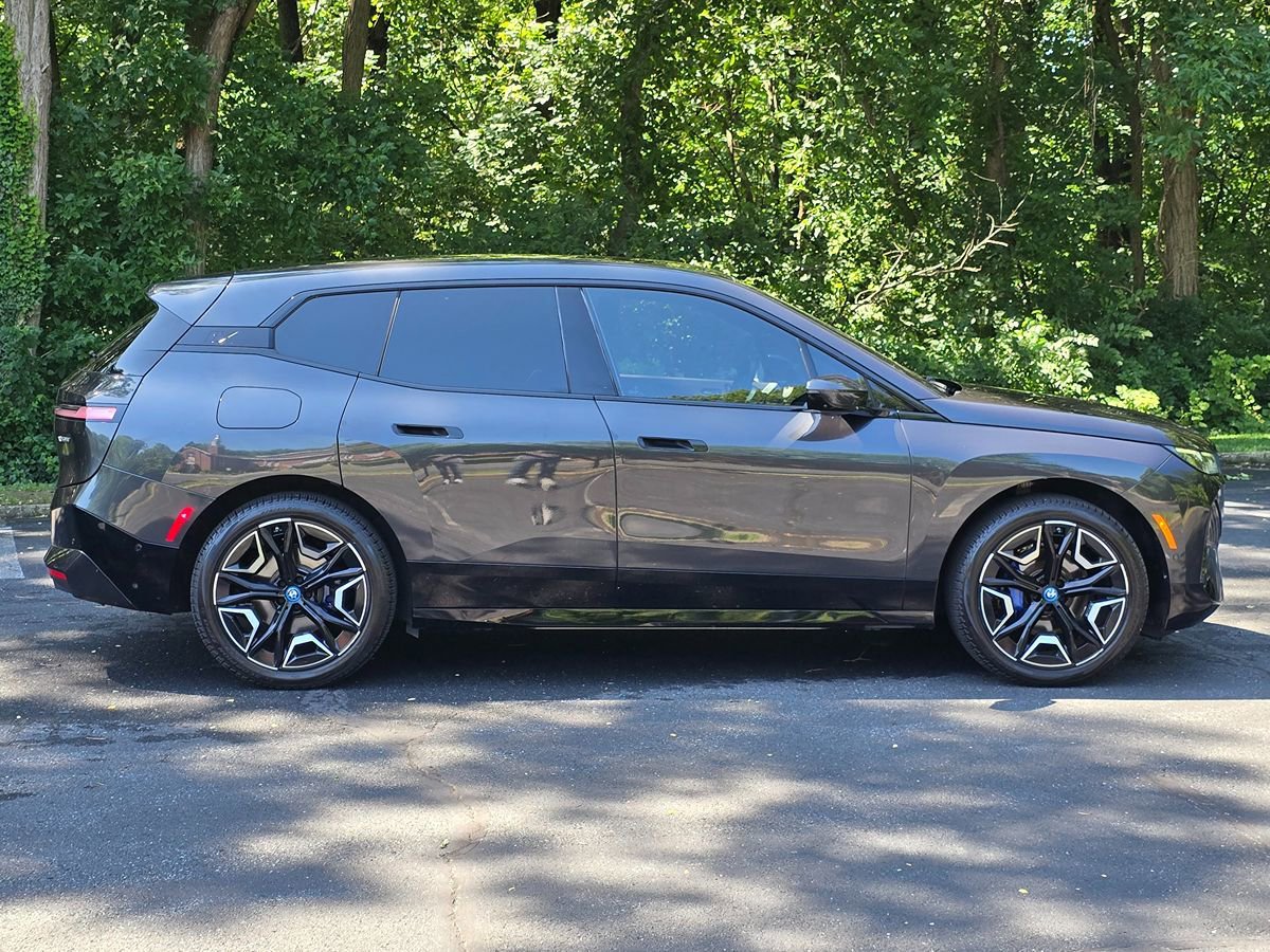 Used 2024 BMW iX xDrive50 w/ Premium Package AWD/4WD image 7