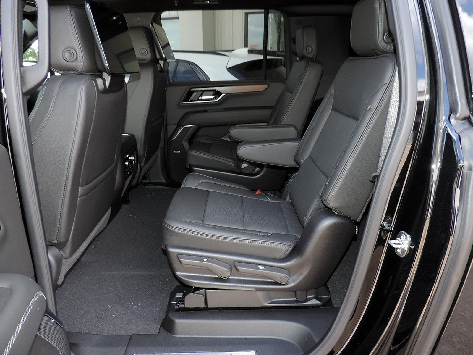 New 2026 GMC Yukon XL Denali w/ Denali Reserve Package AWD/4WD image 19