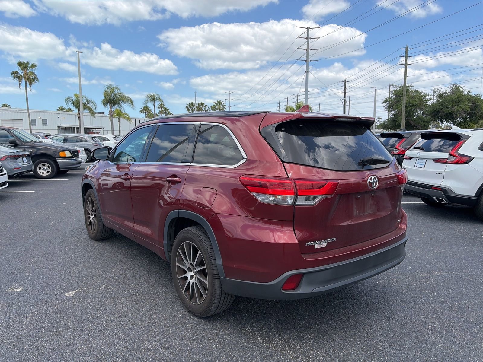 Used 2018 Toyota Highlander SE image 5