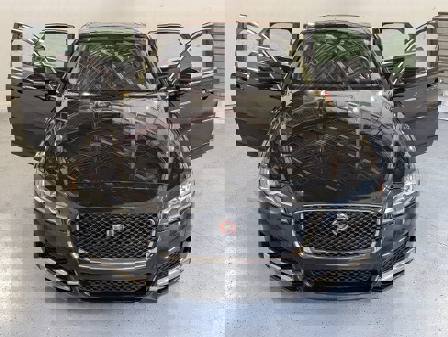 Used 2019 Jaguar XF Prestige image 10