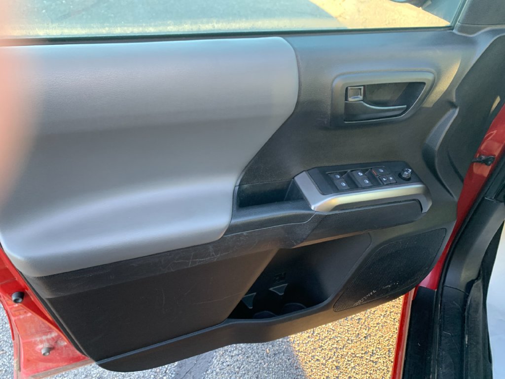 Used 2022 Toyota Tacoma SR5 w/ Technology Package AWD/4WD image 12
