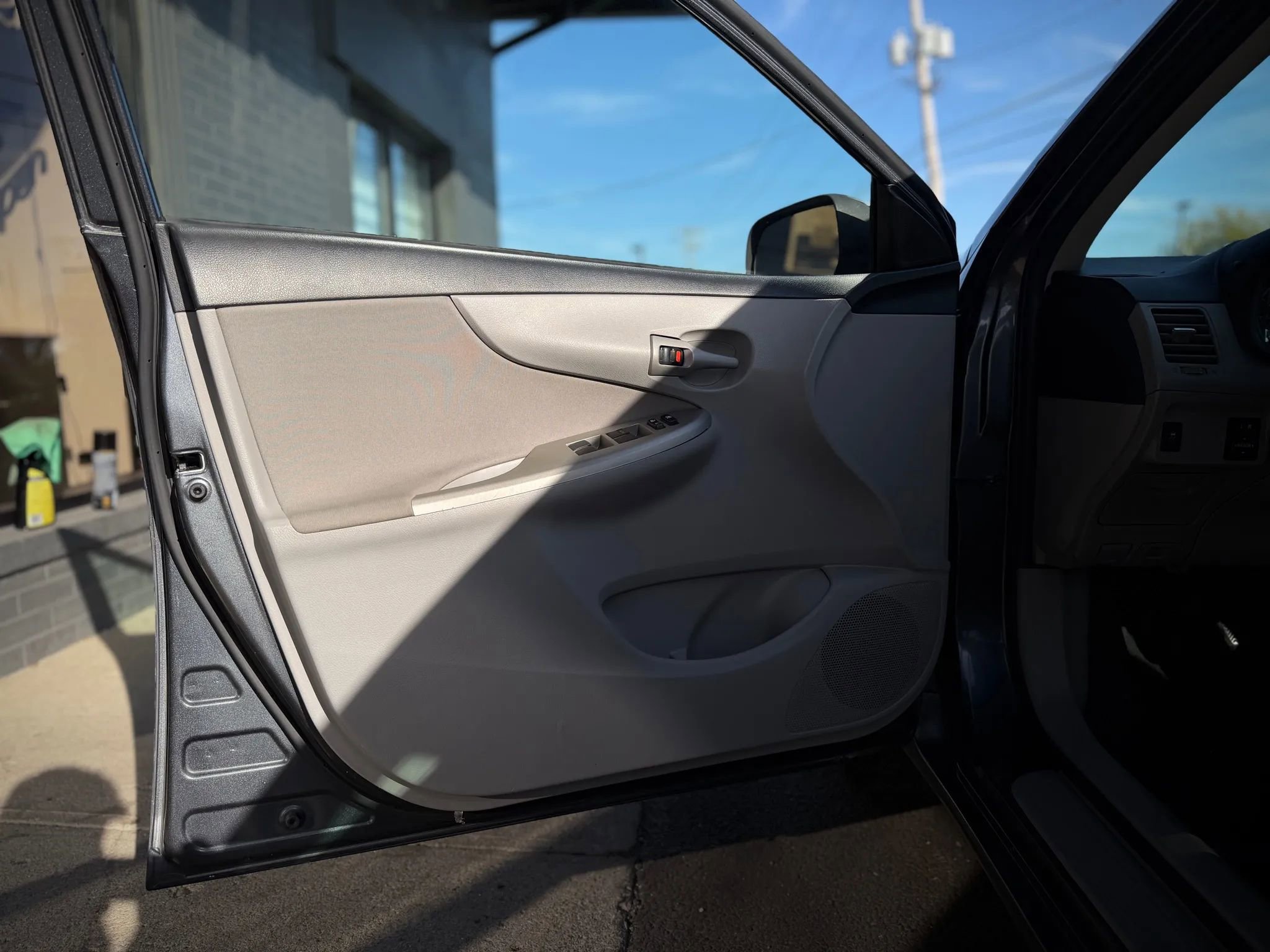 Used 2012 Toyota Corolla LE image 7