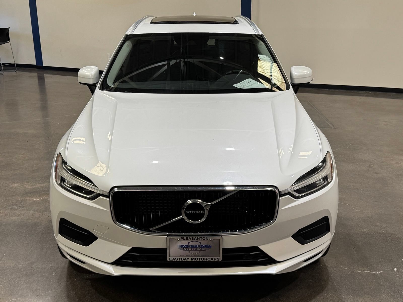 Used 2018 Volvo XC60 T6 Momentum w/ Convenience Package AWD/4WD image 6