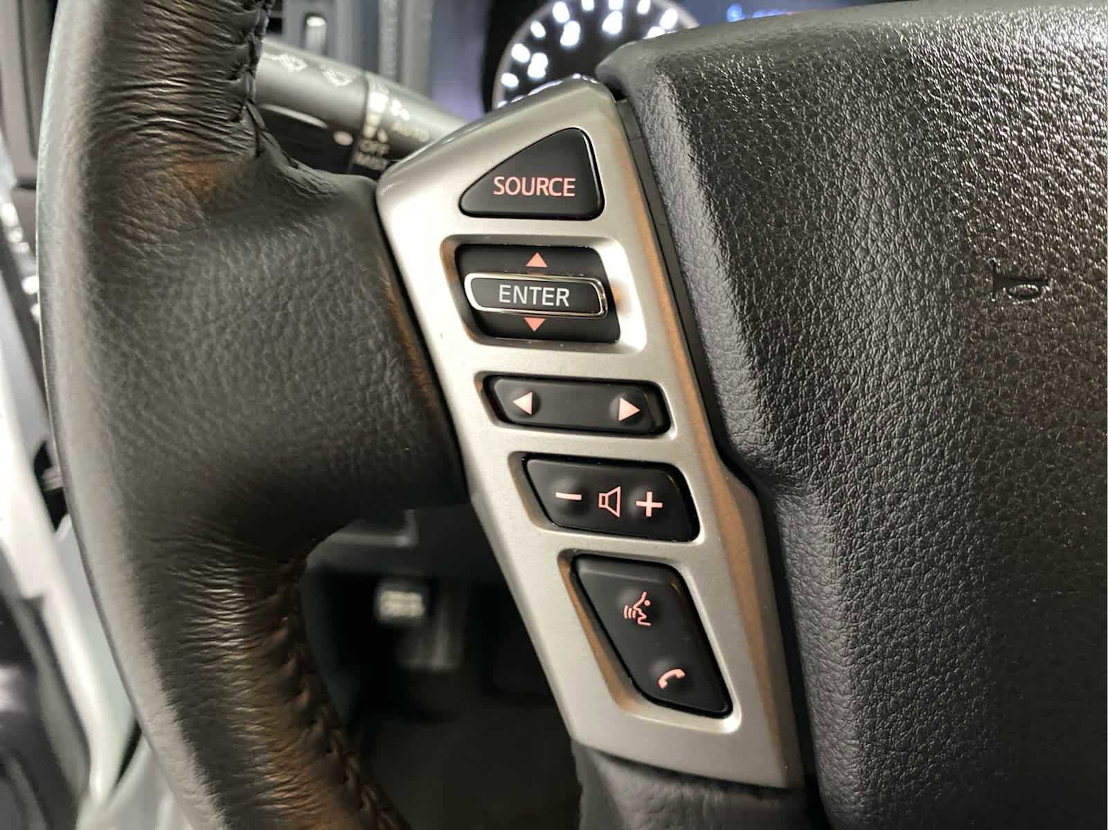 Used 2024 Nissan Titan SV w/ SV Convenience Package image 14