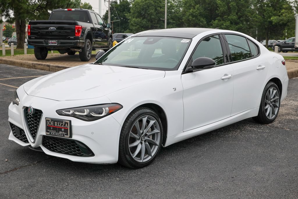 Used 2024 Alfa Romeo Giulia Ti AWD/4WD image 32