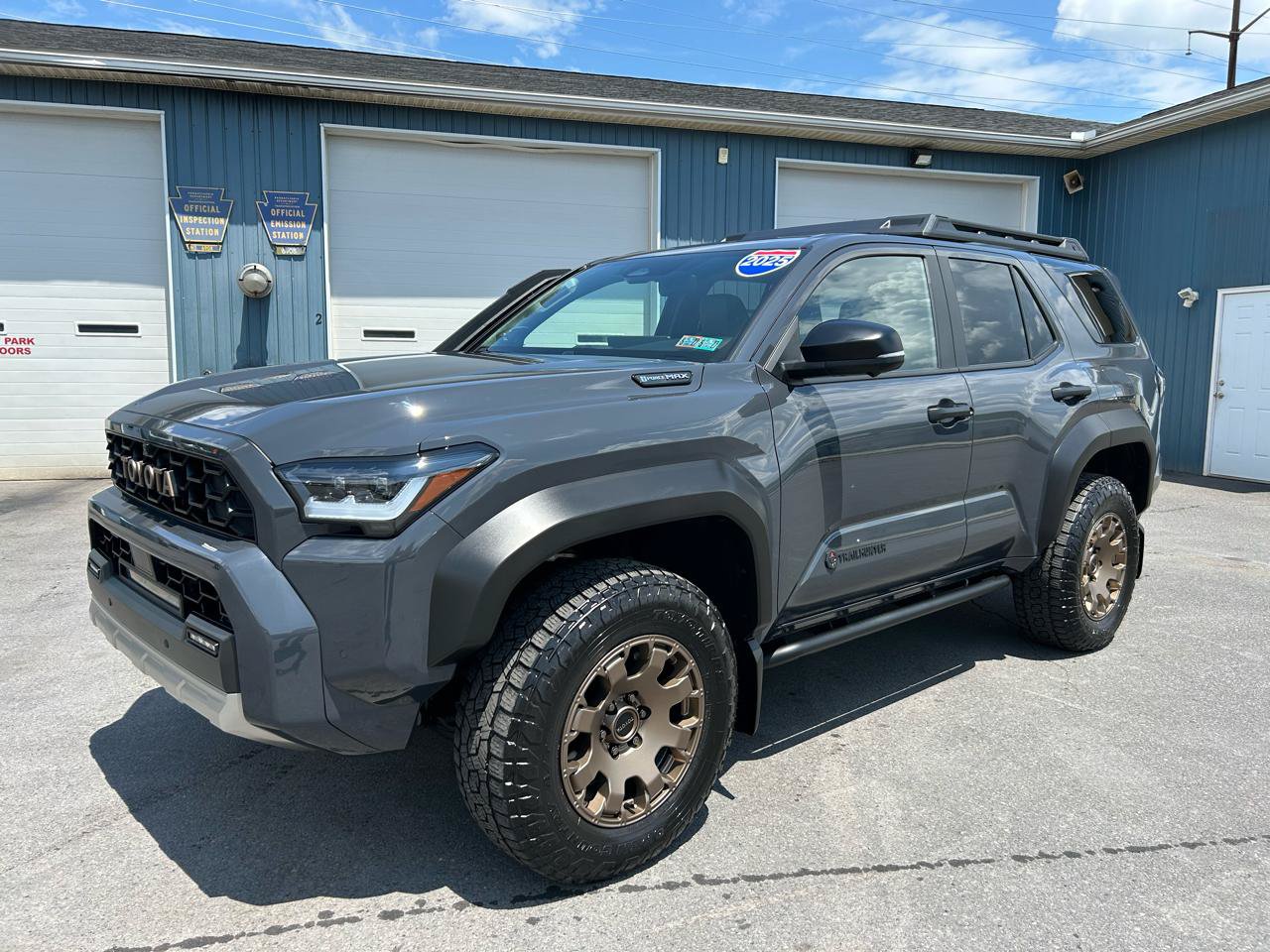 Used 2025 Toyota 4Runner Trailhunter AWD/4WD image 1