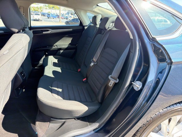 Used 2020 Ford Fusion SE FWD image 26