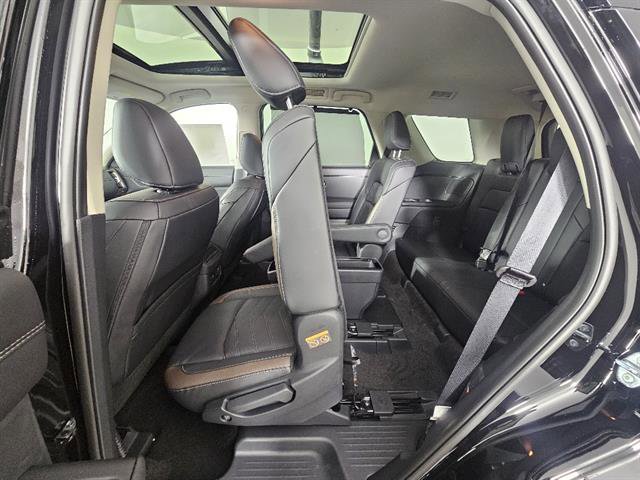 New 2025 Nissan Pathfinder Platinum AWD/4WD image 26